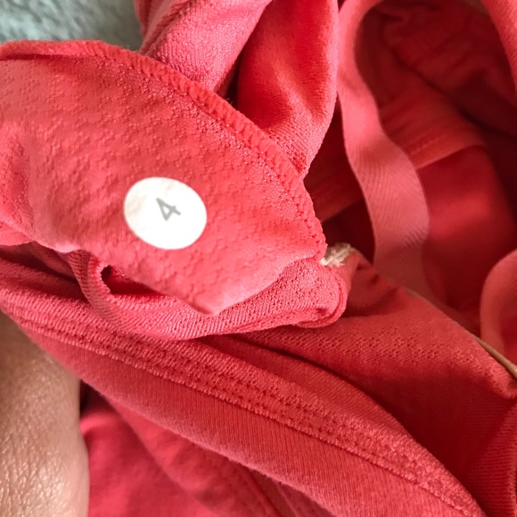 Lululemon tank size 4 - Picture 5 of 6